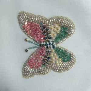 Hermoso broche bordado con cuentas, pin de lujo hecho a mano para vestido a precio económico. - Product Image 2