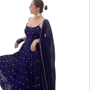 Nouvelle mode sud-indienne, salwar brodé en soie georgette, entièrement cousu, style col rond, léger, longueur ras du sol, idéal pour les fêtes. - Product Image 1