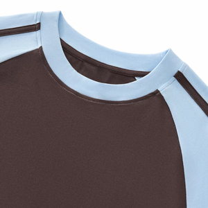 เสื้อยืดครอปแขนสั้นทรงเข้ารูป คอโอ แขนราแกลน แต่งแถบสีตัดกันสำหรับผู้หญิง - Product Image 3