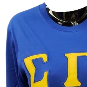 Camiseta Premium de Manga Larga para Mujer, Diseño Personalizado con Letras Griegas, Cuello Redondo Suave y Cómodo, Ropa Casual de Moda Universitaria - Product Image 3