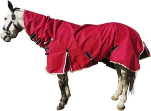 Manta impermeable para caballo con gran solapa para la cola y doble cierre en el pecho para uso en exteriores en todas las estaciones, color negro y rojo. - Product Image 5