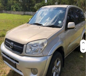 รถยนต์ RAV4 ปี 2005 สภาพดี ใช้งานน้อย ประสิทธิภาพสูง เกียร์ธรรมดา ขับเคลื่อนสี่ล้อ พวงมาลัยขวา เบาะหนัง ระบบควบคุมความเร็วอัตโนมัติ ล้อแม็ก R17 พร้อมซันรูฟ ภายในสีอ่อน ระบบปรับอากาศ 8 จุด - Product Image 1