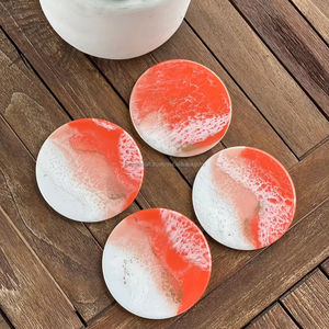 Dessous de verre en résine de qualité supérieure de Noël avec un design en marbre unique, tapis/tampon à bordure blanche fabriqué à la main et matériau en résine - Product Image 1