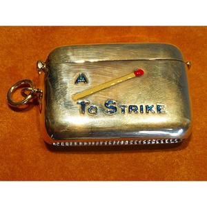 Estuche de Aluminio de Alta Calidad para Cajas de Cerillas con Diseño Grabado 'A To Strike', Duradero para Uso Doméstico - Product Image 5