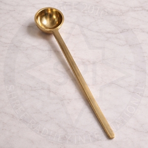 Support de Diya rond en laiton antique à motif paon, fait main, avec poignée, pour lampe à huile traditionnelle - Product Image 3