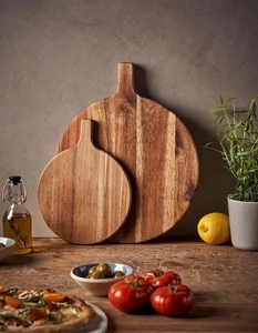 Planche à pizza en bois avec poignée, plateau rustique pour la restauration, idéal pour la personnalisation ou comme cadeau d'entreprise - Product Image 4