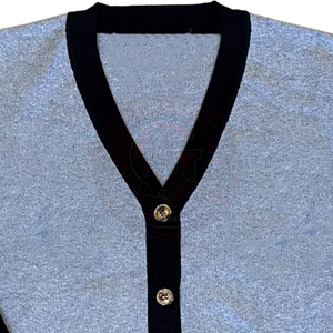 Cardigan universitaire grec en acrylique tricoté à col en V pour femmes, avec logo brodé, et pull varsity coloré à boutons pour hommes - Product Image 4
