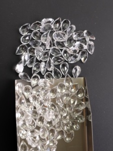 Topaze blanche naturelle 8x5MM taille poire, qualité supérieure, pierre précieuse calibrée en vrac pour la fabrication de bijoux, provenance Red Mountain Gems - Product Image 2