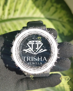 Montre de luxe en argent sterling 925 avec diamants Moissanite VVS de qualité supérieure et lunette à pointes personnalisée, un bijou de créateur. - Product Image 2