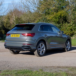Audi Q3 2020 SUV Premium d'occasion avec un extérieur élégant, un système d'infodivertissement avancé et des performances de conduite fiables - Product Image 6
