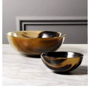 Bol de service artisanal en corne, best-seller, écologique, design moderne et minimaliste, tons bruns, poli, léger (0,4 kg) - Product Image 3