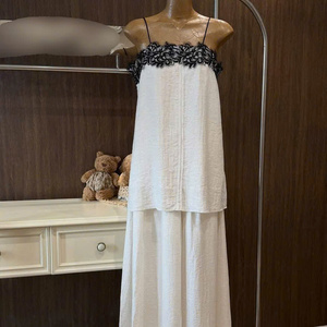 Ensemble deux pièces décontracté et sexy pour femme, en coton écologique, lavable, confortable, tendance, emballage personnalisé, fabriqué au Vietnam - Product Image 2