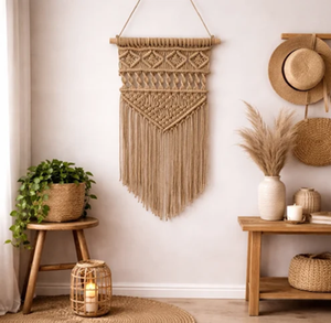 Impresionante Adhesivo de Pared de Macramé con Plumas Verticales Multitónicas, Diseño Contemporáneo que Agrega Comodidad y Calidez a Interiores Disponible - Product Image 3