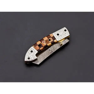 Cuchillo de Bolsillo de Acero de Damasco Hecho a Mano de Grado Industrial Burraq, con Funda de Cuero y Madera, Regalo de Aniversario, Regalo para Padrinos de Boda - Product Image 6