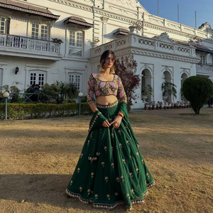 Lehenga Choli Verde Oscuro Bordado con Dupatta – Diseño Floral para Novias, Bodas y Fiestas para Mujer - Product Image 1