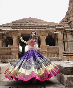 Vestido Lehenga Choli Dupatta para Mujer de NiMa Creations, Estampado Digital, Reversible, Mezcla de Seda, Tradicional, Largo hasta el Suelo, para Fiestas y Bodas - Product Image 4