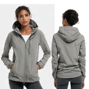 Sudadera con capucha impermeable al por mayor para mujer, ligera, cortavientos, con cremallera, OEM, para damas - Product Image 1