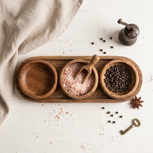 Plateau de service artisanal en bois d'acacia avec 3 bols à trempette – Design moderne et écologique – Ensemble de condiments pour apéritifs et fêtes à domicile - Product Image 3