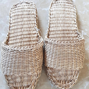 Pantoufles en jacinthe d'eau fabriquées à la main au Vietnam, pantoufles naturelles pour hôtel, plage, fabricant en gros, export - Product Image 1