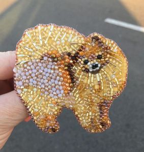 Broche Bordado con Cuentas de Diseño MD HANDICRAFTS para Mujeres y Niñas, para Bodas, Fiestas y Uso Casual - Product Image 1