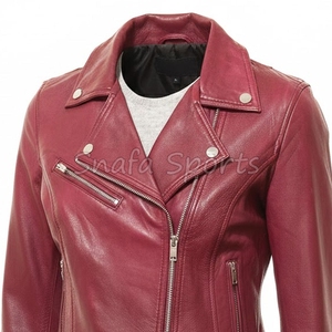 Veste en cuir pour femme au design unique, pièce maîtresse idéale pour un style audacieux et des tenues décontractées remarquables. - Product Image 3