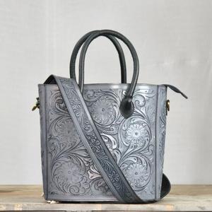 Bolso Tote de Cuero Genuino con Grabado Floral, Dos Asas, Cierre de Cremallera, para Uso Diario en Todas las Estaciones - Product Image 1