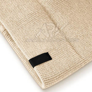 Gorro de Invierno Gris de Primera Calidad, Personalizable con Logotipo, Gorro de Punto Jacquard Cómodo y Personalizable - Product Image 6