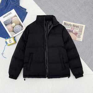 Chaqueta de plumón para hombre OEM personalizada, de alta calidad, cálida, de color sólido, con cierre de cremallera y cuello alto, para invierno. - Product Image 5