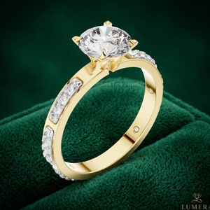 Anillo de Moissanita de Corte Redondo con Diamantes de Acento en Oro de 9KT, 10KT, 14KT y 18KT - Product Image 3