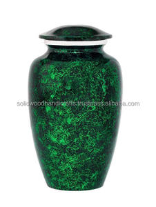 Urnas Funerarias Decorativas de Latón Hechas a Mano para Hombres y Mujeres - Product Image 3