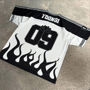 Camiseta Corta Deportiva con Estampado Gráfico Verde y Texto Estético para Mujer, Estilo Coreano - Product Image 1