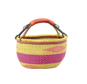 Panier à linge artisanal en jonc de mer tressé, rayé jaune, rose et magenta, conteneur de rangement, direct usine - Product Image 1
