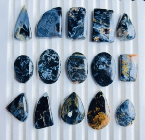 Pietersite naturelle taille coussin cabochon |   Cristal semi-précieux poli à la main |   AMAN GEMS JEWELLERY Vente en gros de pierres précieuses - Product Image 1