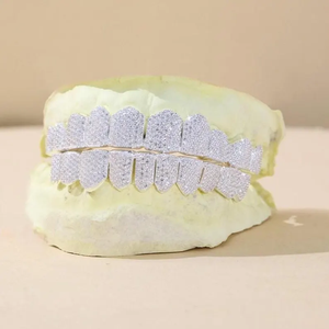 Joyas de hip hop, grillz de plata con moissanita, capa dental estilo vampiro personalizada, unisex, audaz, de lujo, estilo urbano, brillante. - Product Image 4