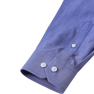 Camisa de Manga Larga Ligera Informal para Hombre, Camisa de Vestir Azul Oxford Transpirable de Corte Entallado con Bolsillo en el Pecho y Cuello con Botones - Product Image 3