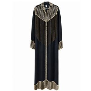 Abaya noire en polyester, best-seller, avec broderie artisanale de perles dorées et design à franges élégant pour femmes, disponible à la vente - Product Image 2