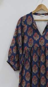 Vestido Midi/Maxi de Algodón 100% Suave, Hecho a Mano, para Todas las Temporadas, con Estampado Floral Tie-Dye y Dibujo a Mano, Cintura Natural, Ideal para Oficina - Product Image 5