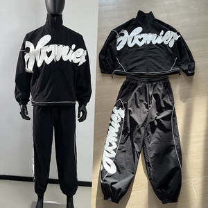 Conjunto Deportivo Personalizado Reflectante Cortavientos para Hombre, Chaqueta y Pantalones de Nailon Transpirable con Cierre, Ropa Deportiva Urbana para Correr - Product Image 1