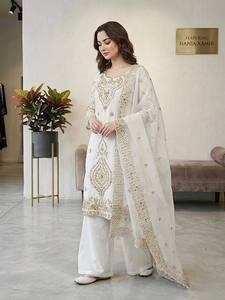 Conjunto de Kurta de Seda Étnica Gmy para Mujer - Bordado Intenso y Trabajo con Lentejuelas - Product Image 4