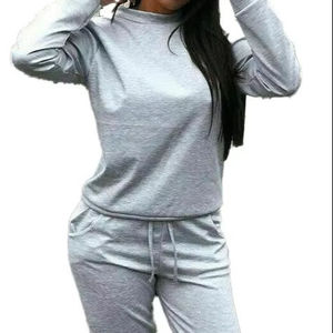 Ensemble de survêtement 2 en 1 pour femmes, couleur unie gris hiver, manches longues, capuche, pantalon de jogging décontracté avec cordon de serrage et poches latérales - Product Image 1