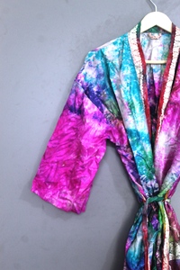 Bata Kimono Tie Dye con Ribete en Contraste, Manga Tres Cuartos, Corte Holgado, Largo Maxi, 100% Seda, 1 Pieza, Transpirable, Secado Rápido - Product Image 3