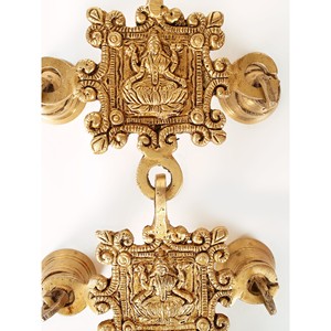Campanas colgantes de pared hechas a mano de latón de 11 pulgadas diosa Lakshmi hechas en India - Product Image 3