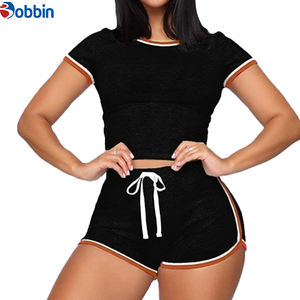 Ensembles de survêtements courts tendance pour l'été, avec logo personnalisé, pour femmes, comprenant un crop top en coton et un short moulant - Product Image 5