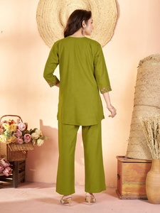 Ensemble Kurti brodé pour femmes, coupe ample, pour tenue traditionnelle, ethnique et décontractée, style Inde Pakistan, de Samp Corporation - Product Image 3