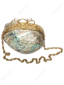 กระเป๋าคลัทช์เปลือกหอยสีเขียวธรรมชาติทรงเกลียวพร้อมกรอบทอง กระเป๋าถือหรูหราสำหรับรีสอร์ท รับผลิตตามสั่งเพื่อการส่งออก - Product Image 5