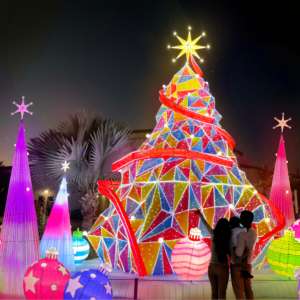 إضاءة LED كبيرة للخارج بتصميم عيد الميلاد، أضواء زخرفية ملونة للمهرجانات - Product Image 1