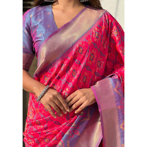 Sari Patola en soie douce rose avec des tissages contrastés pour les tenues de soirée - Product Image 4