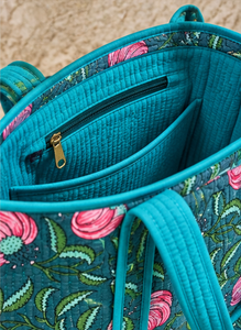 Sac fourre-tout unique de taille moyenne en velours 100% coton matelassé 300 TC, imprimé floral botanique bleu sarcelle et rose, fait main à Jaipur, avec fermeture éclair, prêt pour la plage - Product Image 5