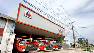 Cosechadora de Arroz Kubota DC-108X de 108 HP, de 2 Filas, de Alto Rendimiento, con Motor Diésel, para Agricultura Profesional - Product Image 3