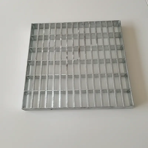 Panneau perforé de caillebotis en acier durable de haute qualité pour les passerelles à charge élevée de construction et les applications de système de sol/drainage - Product Image 3